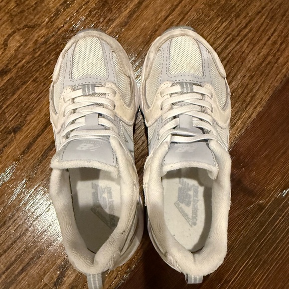 New Balance Kids' Cream Sneakers - Picture 4 of 5